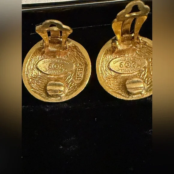 Vintage CC Logo Chanel Clip-on Earrings 1994